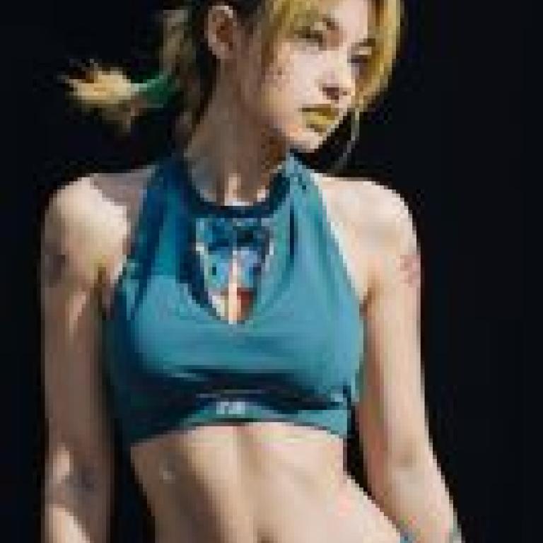 空條徐倫，JOJO的奇妙冒險，一位龐克搖滾時尚女達人。