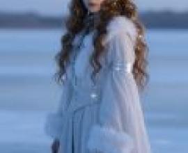 Snow Princess，A young girl in white dress with her arms crossed.