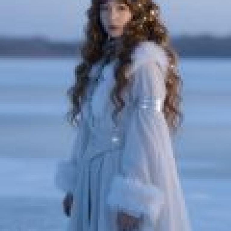 Snow Princess，A young girl in white dress with her arms crossed.