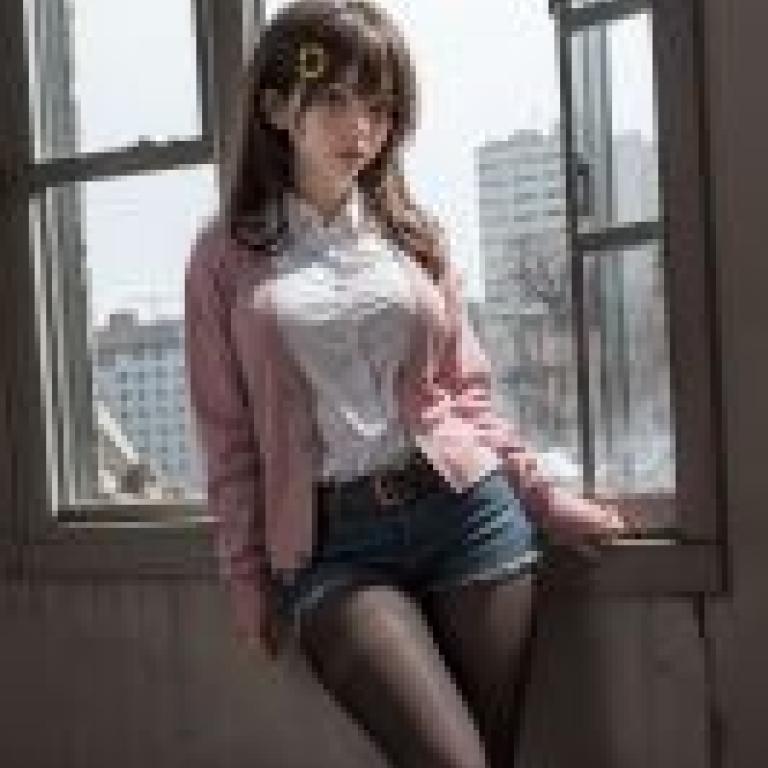 Fujino Mitsuki Zombie no Afureta Sekai de Ore dake ga OsowarenaiA woman with a pink cardigan leaning on a window sill.