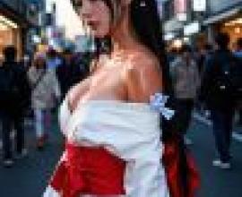 Charming Kimono，Girl wearing a white dress.