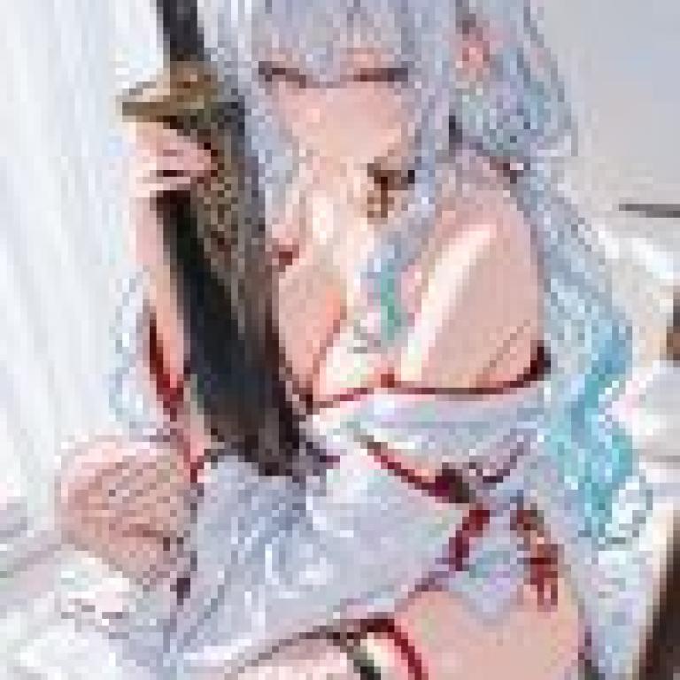 戰鬥魔女，一位手持寶劍的藍髮女子。