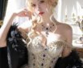 gorgeous，A woman with long blonde hair and gold dress.