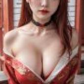 性感中國美女，身穿紅色洋裝和項鍊的年輕亞洲女性。