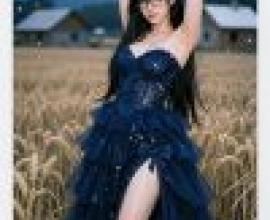 girls，A woman in blue dress and glasses.