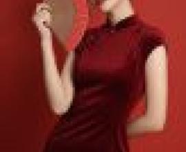 Professional photography，A woman in red dress holding a fan.