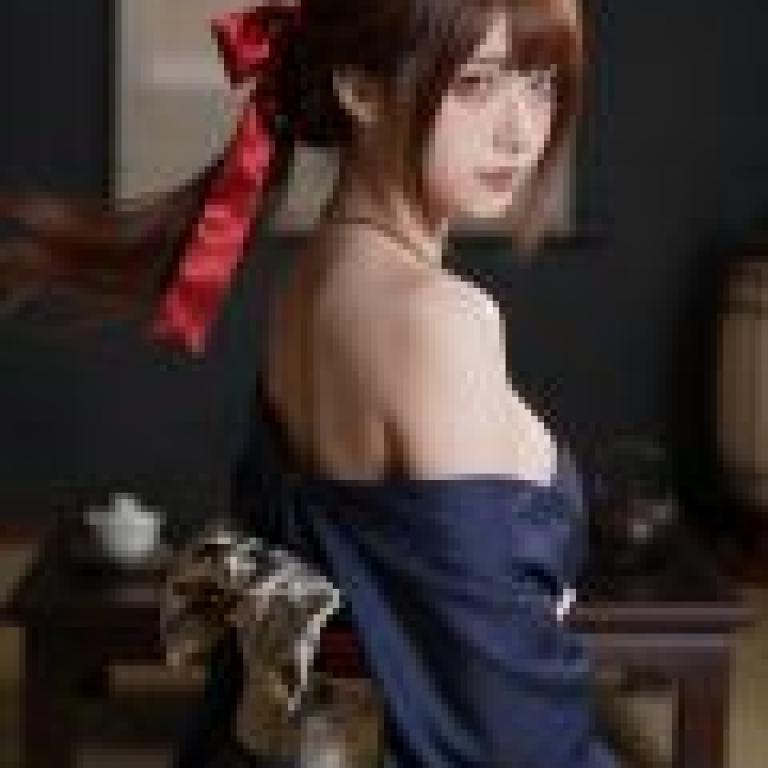 Mysterious Japanese Girlfriend，Woman in blue with red bow.