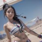 Sexy and peaceful girl， beautiful girl， desert dance， bikini to lure dreams