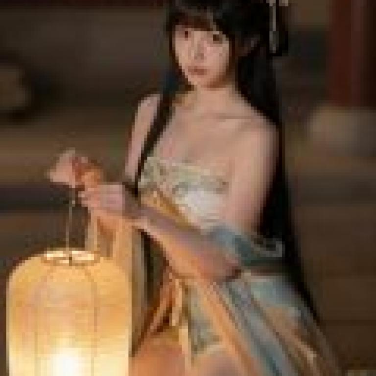 旗袍女神幻想造型，模特兒禮服和頭飾。