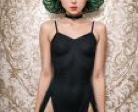Tatsumaki，One Punch Man，一位身穿黑色連身裙的綠頭髮女子。