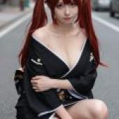 ZIT 01，A woman in red hair kneeling down.