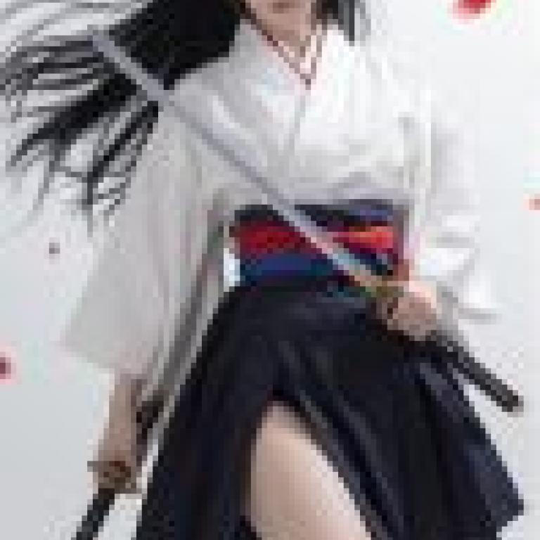 Samurai Girl，A girl holding a sword.