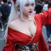 ZIT 01，A woman dressed in red and gold standing on the street.