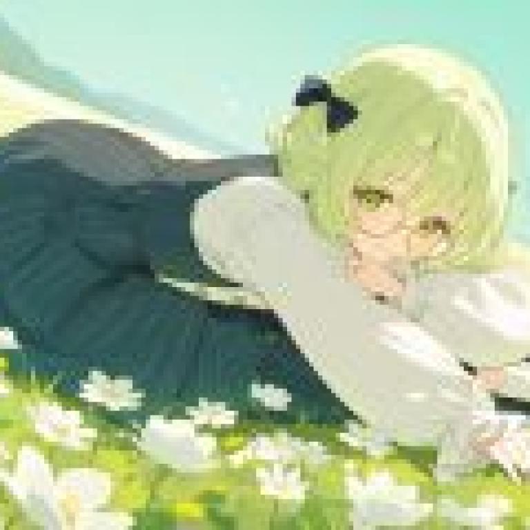 綠草地上的美麗夢境，一個戴眼鏡的女孩坐在草地上。