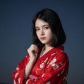 和服，穿著紅色和服的女子。