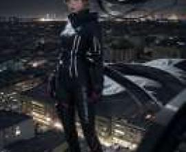 黑岩射手，身穿黑色服裝、右側留著辮子的女性。