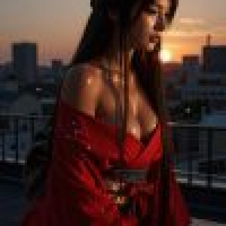 美麗的幻想，一位身穿紅裙的年輕女子。