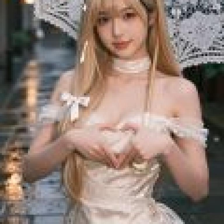 短暫的攝影約會，女孩雙手撐傘放在身前。