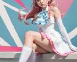 Cure Prism Soaring Sky Pretty Cure SecretMoon，A girl with pink hair and blue bow.