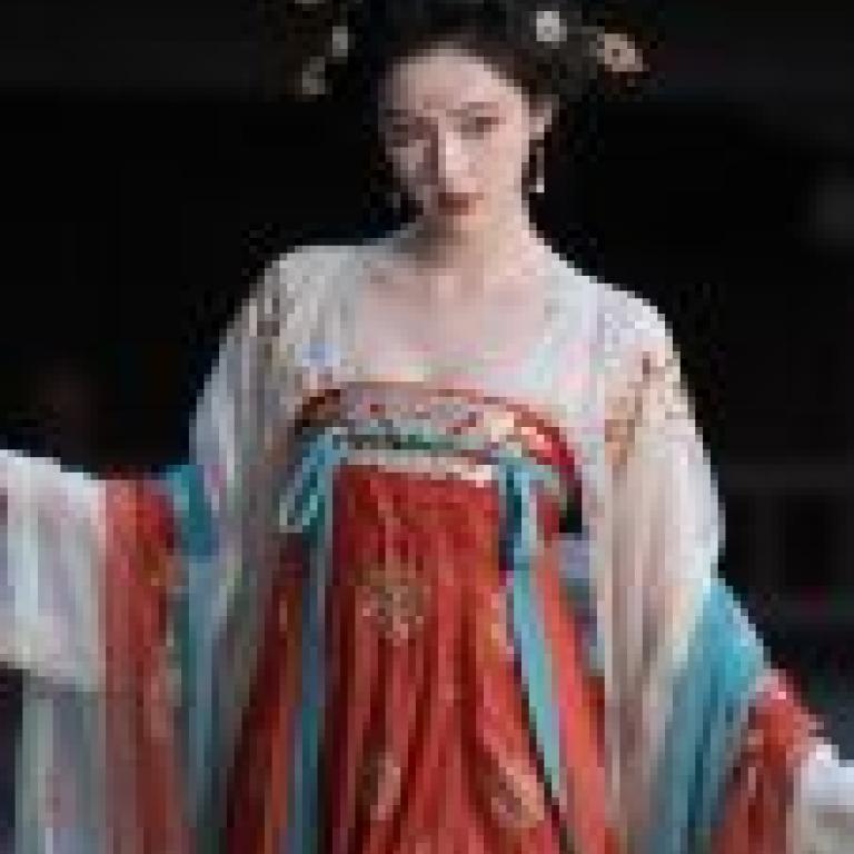 中國古代美女，一位身著傳統服飾的亞洲女性。