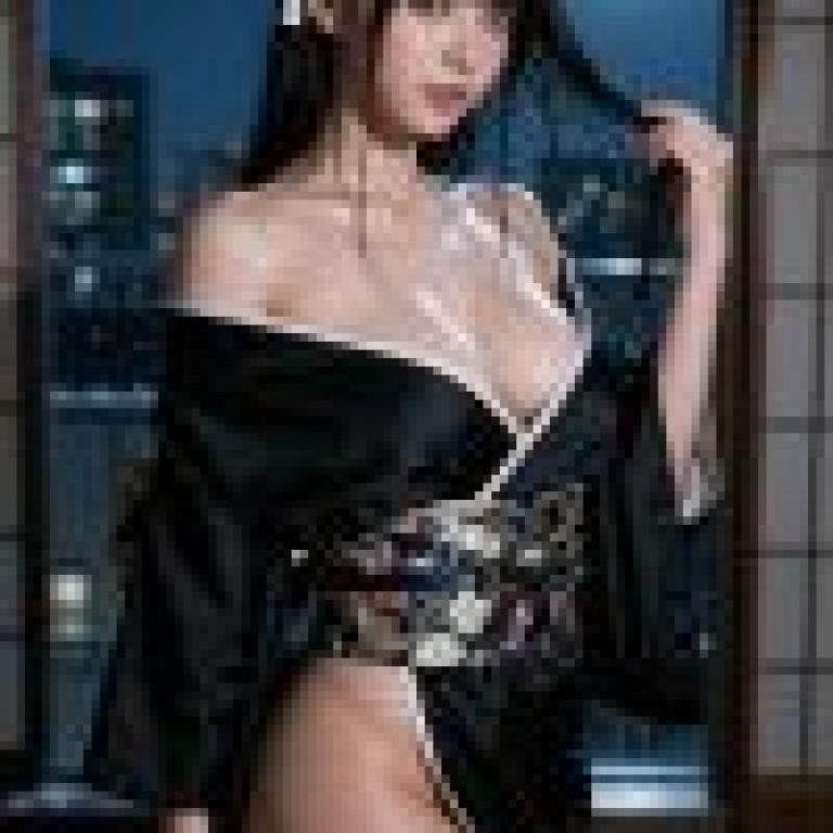 girls，A girl in a kimono poses near a window.