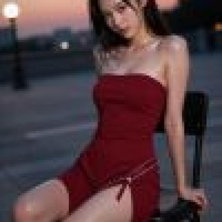Red Temptation，A woman in a red dress.