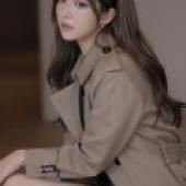 ex girlfriend，Woman wearing a tan trench coat.