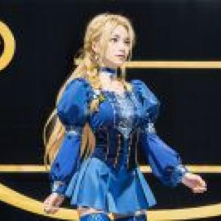 Killer Queen，Demon Lord，A blonde woman in blue dress.