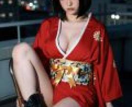 ZIT 01，穿紅色衣服的女孩。
