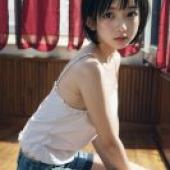 手機桌布，三条京子（さんじょうけいこ），稻荷恋之歌，寫實，一名婦女坐下來。