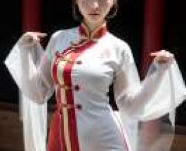 Chinese daughter clothing，A girl wearing a dress with red and gold color.