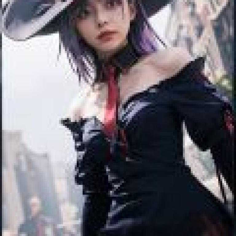 Sienna Merdein Senya，The witch with purple hair is wearing a black dress.