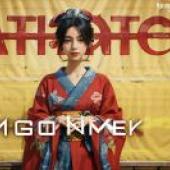 女華 (ジョカ) ， Joka，A woman in a red kimono with the letter M on her chest.