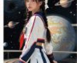 偶遇，Daetloors：女孩穿著藍白相間的連身裙。
