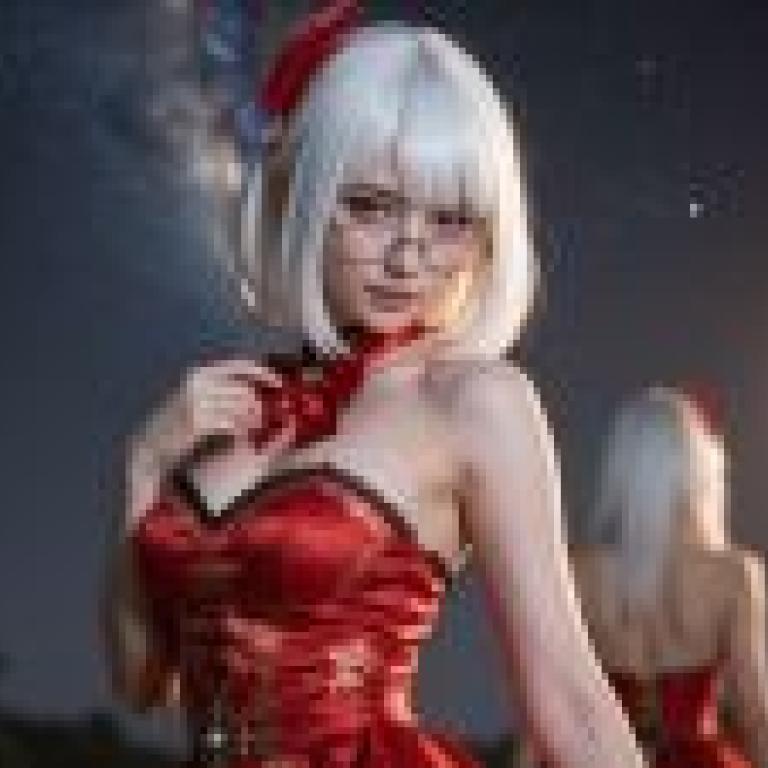 Waiting at the port，A woman wearing a red dress with glasses on her face.