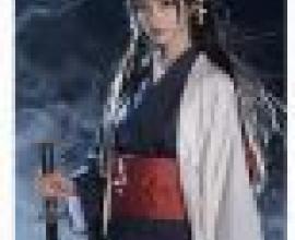 武士少女，手持武士刀的女孩。