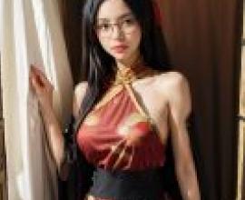 DRLL 一位戴眼鏡的亞洲女性。