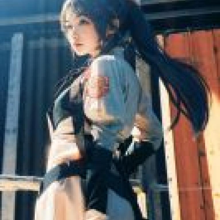 青森礦山，藍色檔案，綁著馬尾、戴寶劍的女孩。