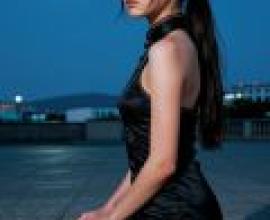 ZIT 01，A girl in black sitting on the ground at night.