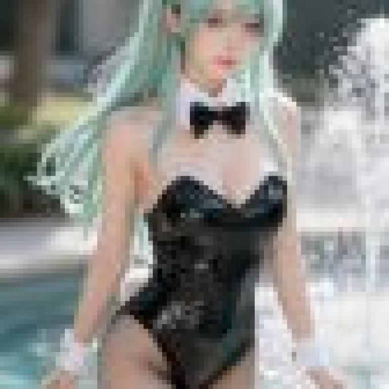 可愛的兔女郎，一位女士穿著兔女郎服裝。