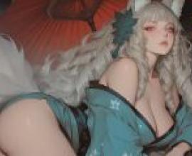 狐仙，一個有著白色長髮和貓耳朵的動漫女孩。