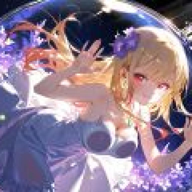 北川真凜，動漫角色，穿著白色連身裙，頭髮上戴著紫色蝴蝶結。