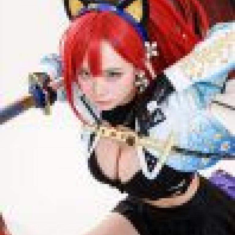 Cute girl，A girl is dressed as a cat and holding a sword.