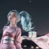 幽遊白書，牡丹，粉櫻夜調 - 新滿月夜，粉紅和服下，牡丹女孩在夜空中獨奏。