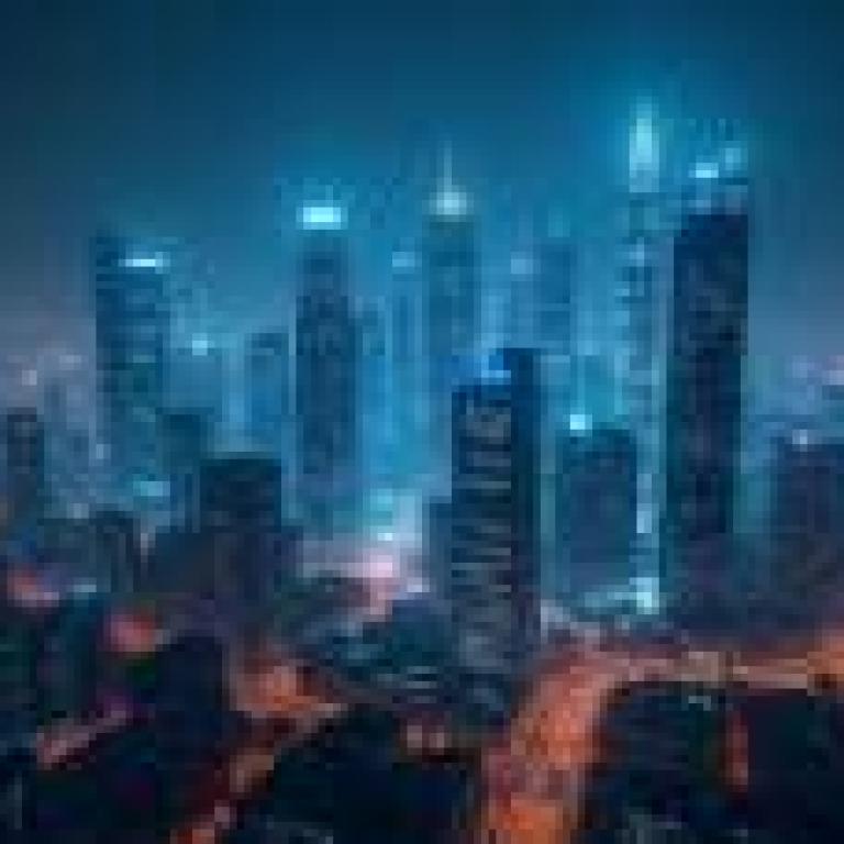 城市夜景，摩天大樓林立的夜色城市景觀。