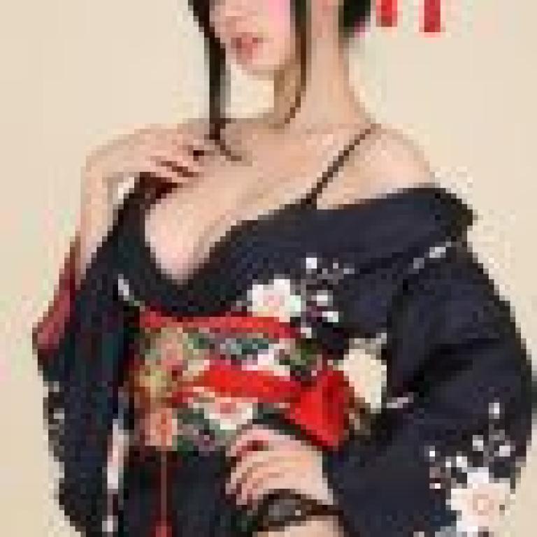 kimono，A woman with a red bow in her hair.