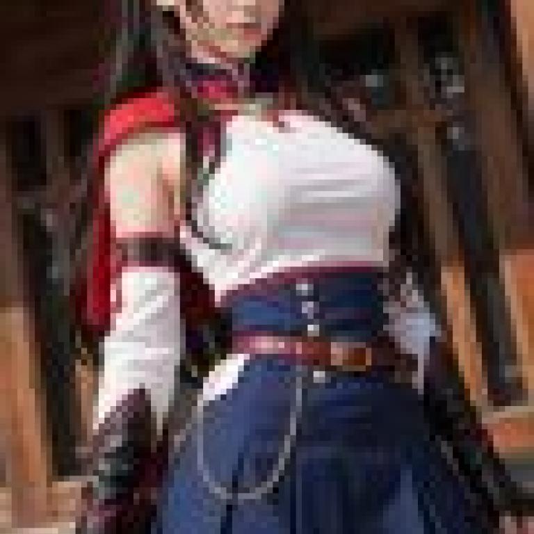 女孩們，一個穿著紅色披風和藍色裙子的女孩。