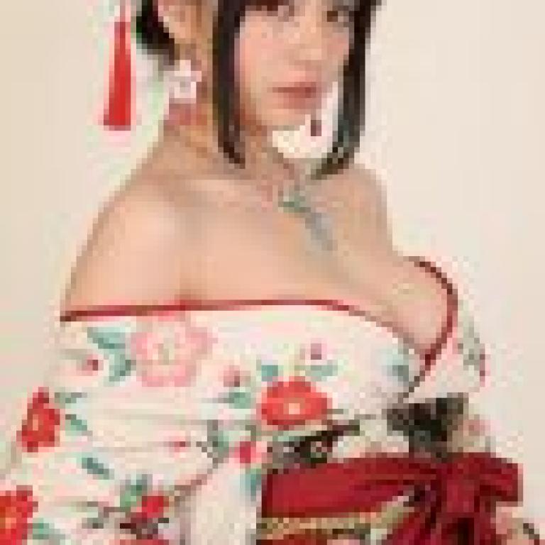 kimono，The picture shows a girl with a flower dress.