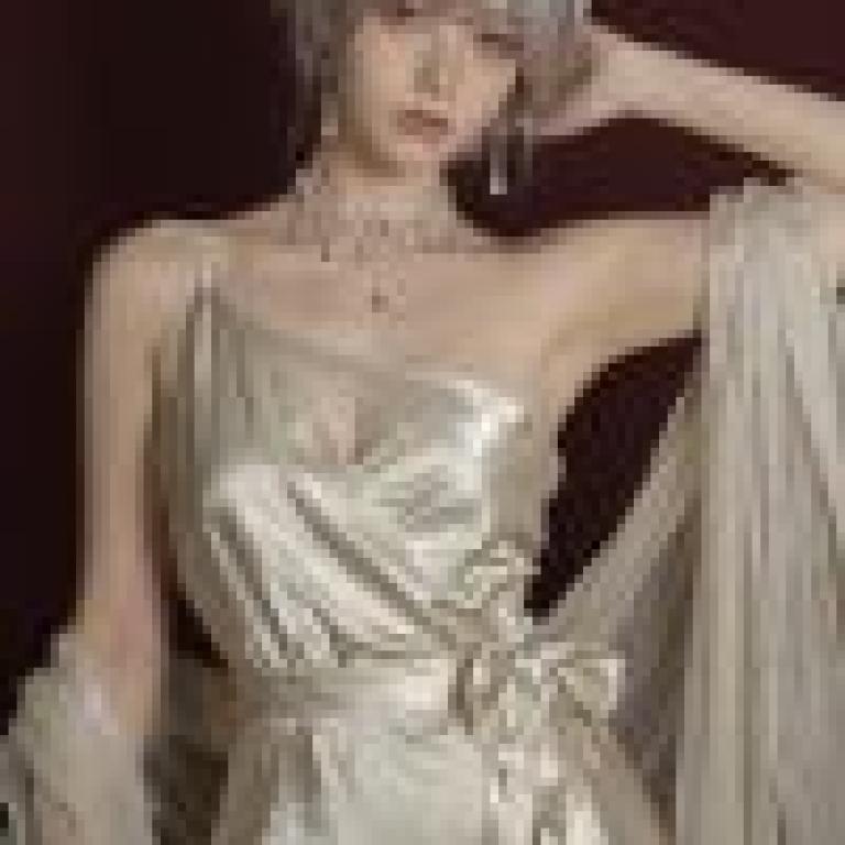 gorgeous，A model poses in a white dress.