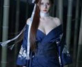 Alluring female assassin，Asian woman in blue kimono with bow and sunglasses.